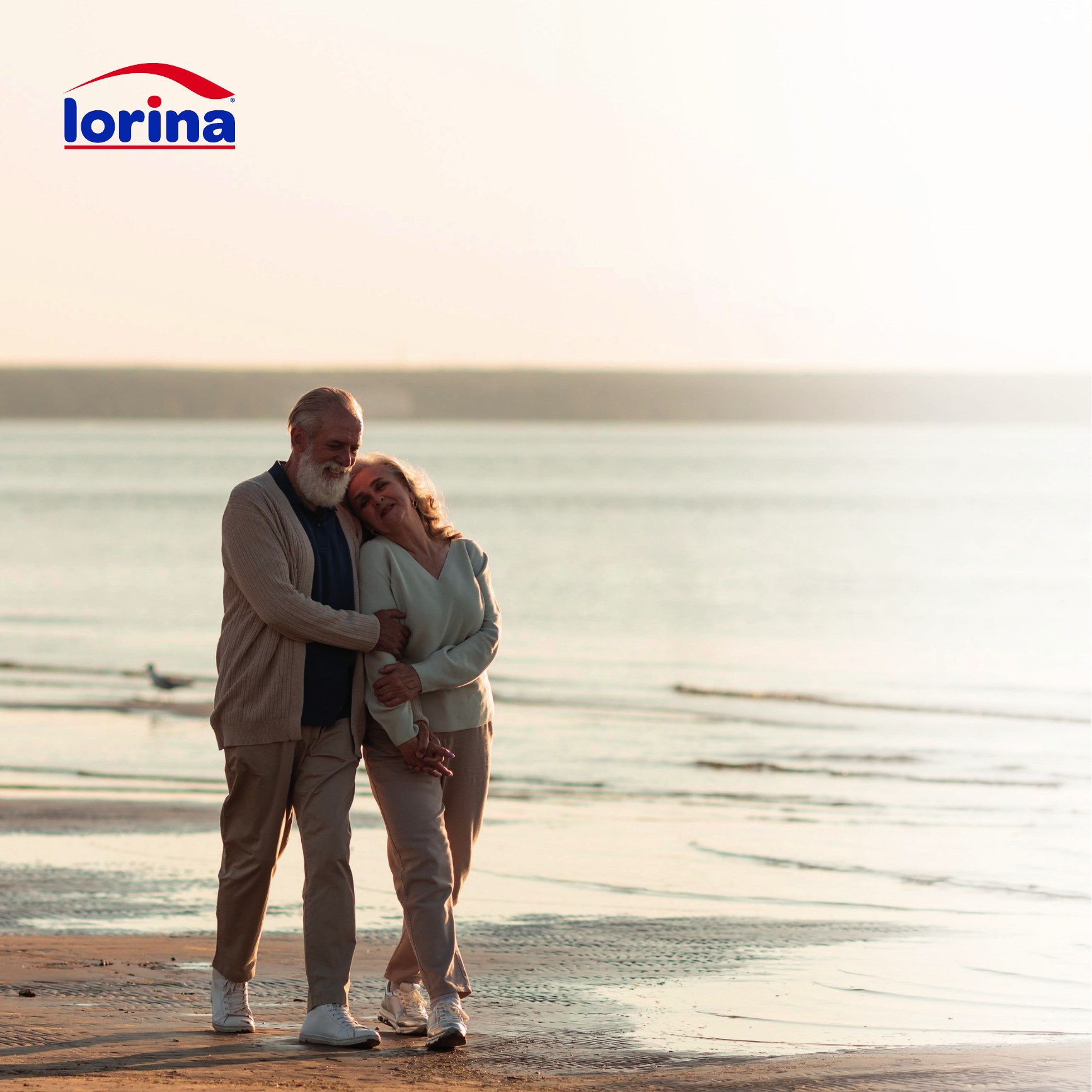 Cuplu de vârstnici la plimbare – produsele Lorina pentru incontinență la adulți